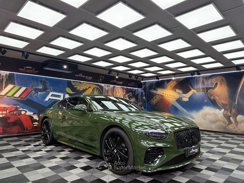 Usata Bentley Continental 600 CV (441 kW) 2025 Verde Coupé
