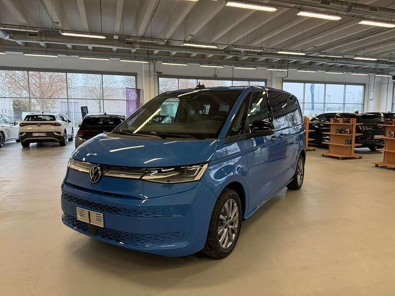 Nuova VW Multivan Life 245 CV (180 kW) 2025 Medium blue metallizzato Furgone