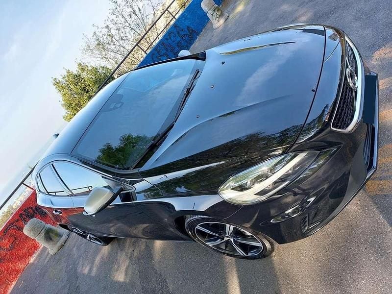 Usata Volvo V40 R-Design 152 CV (111 kW) 2017 Nero Berlina