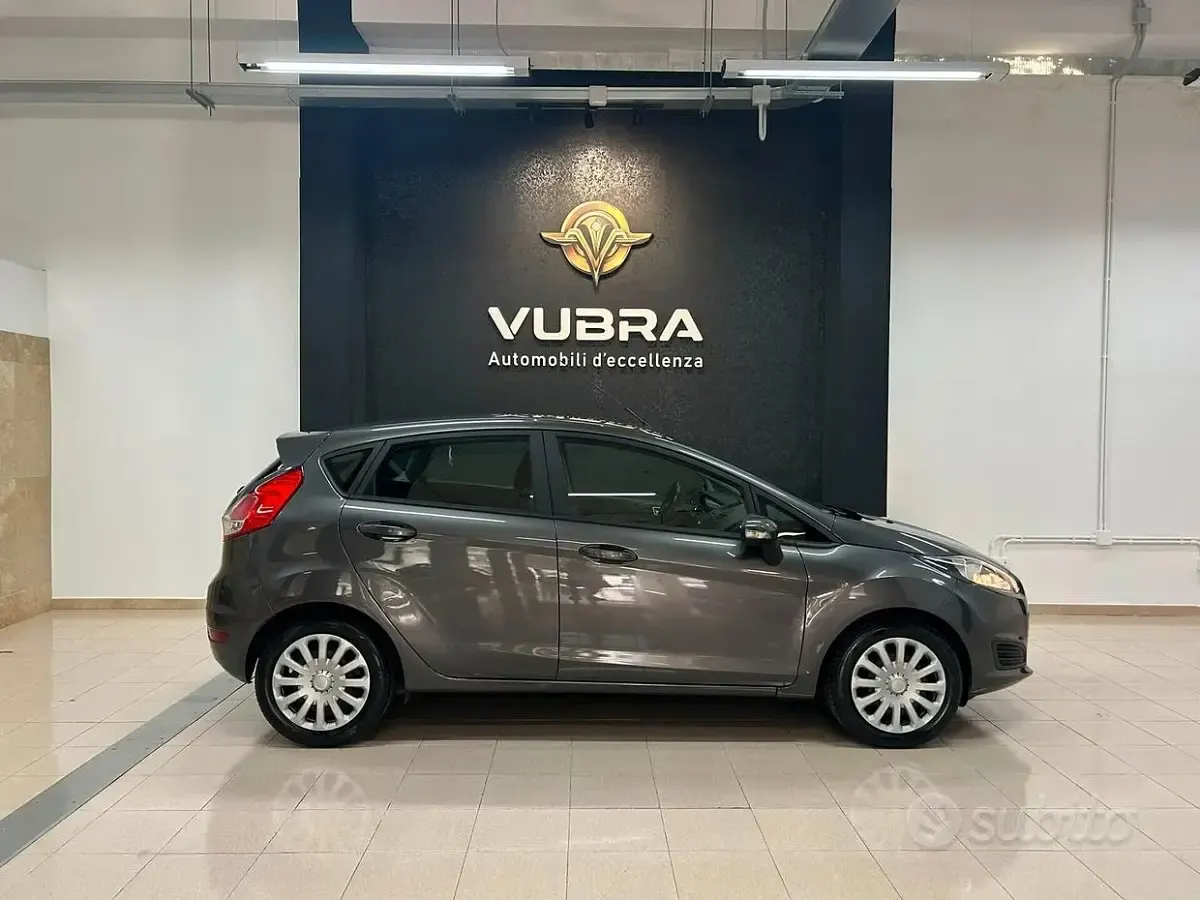 Usata Ford Fiesta Business Edition 75 CV (55 kW) 2016 Grigio Utilitaria