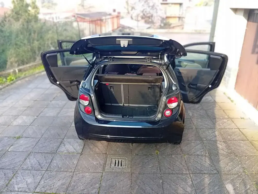 Usata Chevrolet Aveo LS 86 CV (63 kW) 2013 Nero Berlina