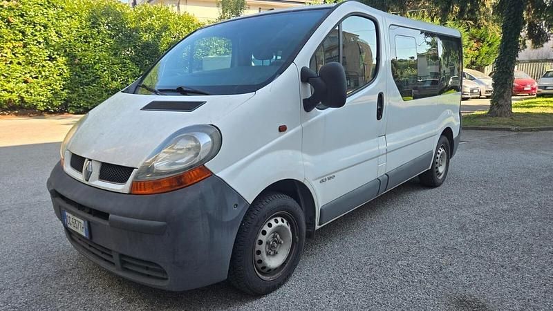 Bianco Usata 2003 Renault Trafic Furgone | 3000 € (Buon prezzo) - Immagine 1/4