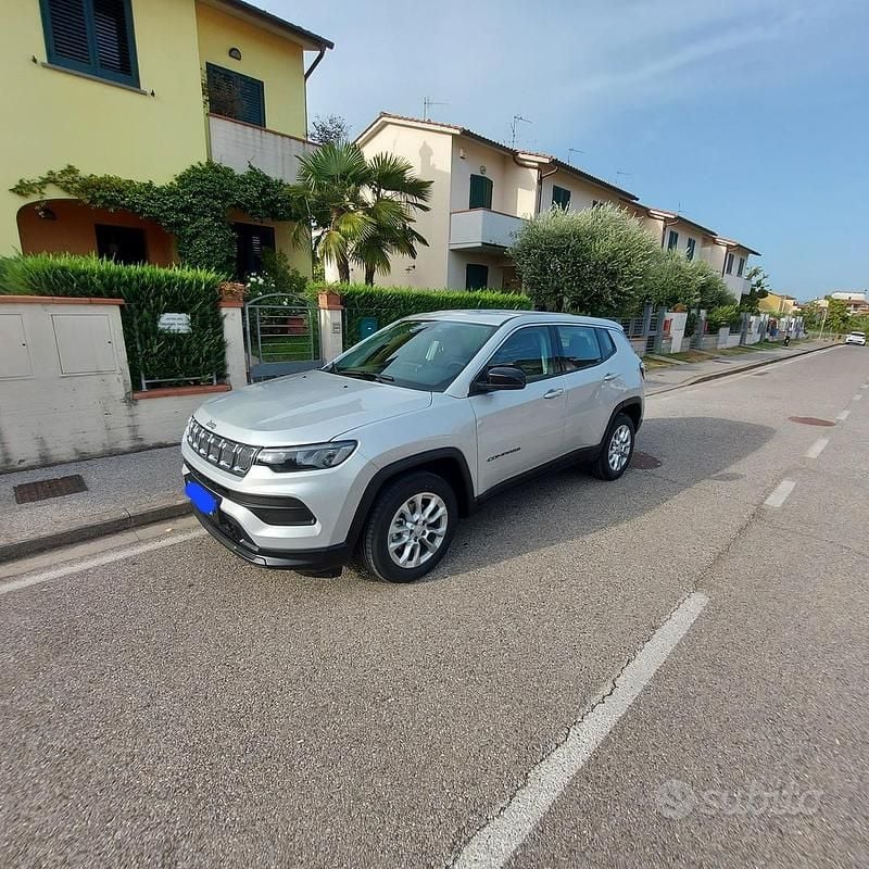 Grigio Usata 2022 Jeep Compass SUV | 23.500 € (Buon prezzo) - Immagine 1/4