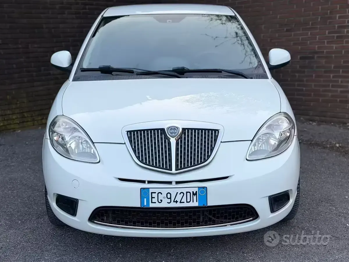 Usata Lancia Ypsilon 75 CV (55 kW) 2011 Bianco Utilitaria