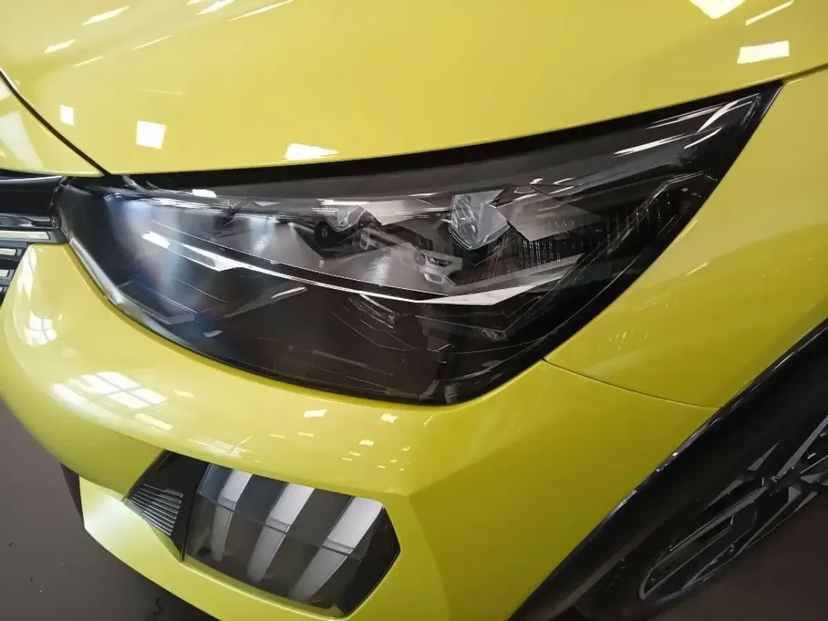 Usata Peugeot 208 GT 101 CV (74 kW) 2024 Giallo Utilitaria