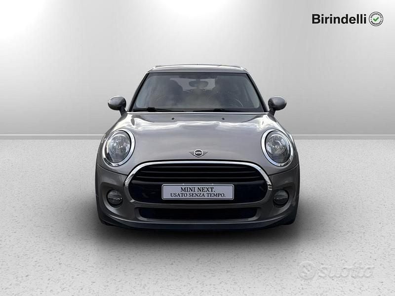 Usata Mini Cooper D Business 116 CV (85 kW) 2019 Grigio Utilitaria