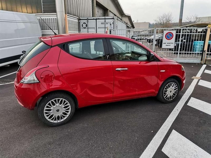 Usata Lancia Ypsilon 69 CV (50 kW) 2017 Rosso Utilitaria