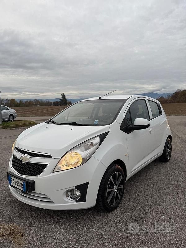 Bianco Usata 2011 Chevrolet Spark LS Due volumi | 2700 € (Buon prezzo) - Immagine 1/4