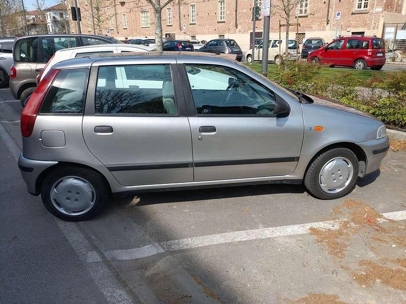 Usata Fiat Punto 73 CV (53 kW) 1995 Argento Berlina