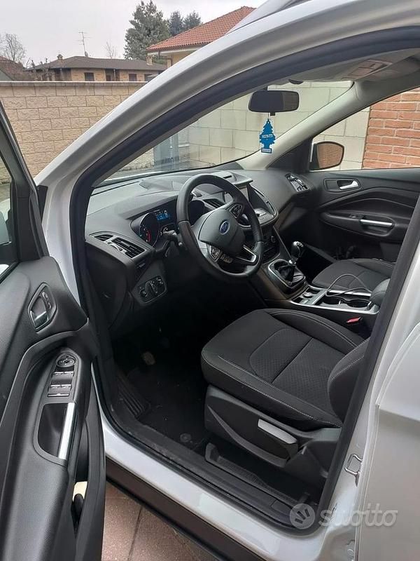 Usata Ford Kuga 120 CV (88 kW) 2019 Bianco SUV