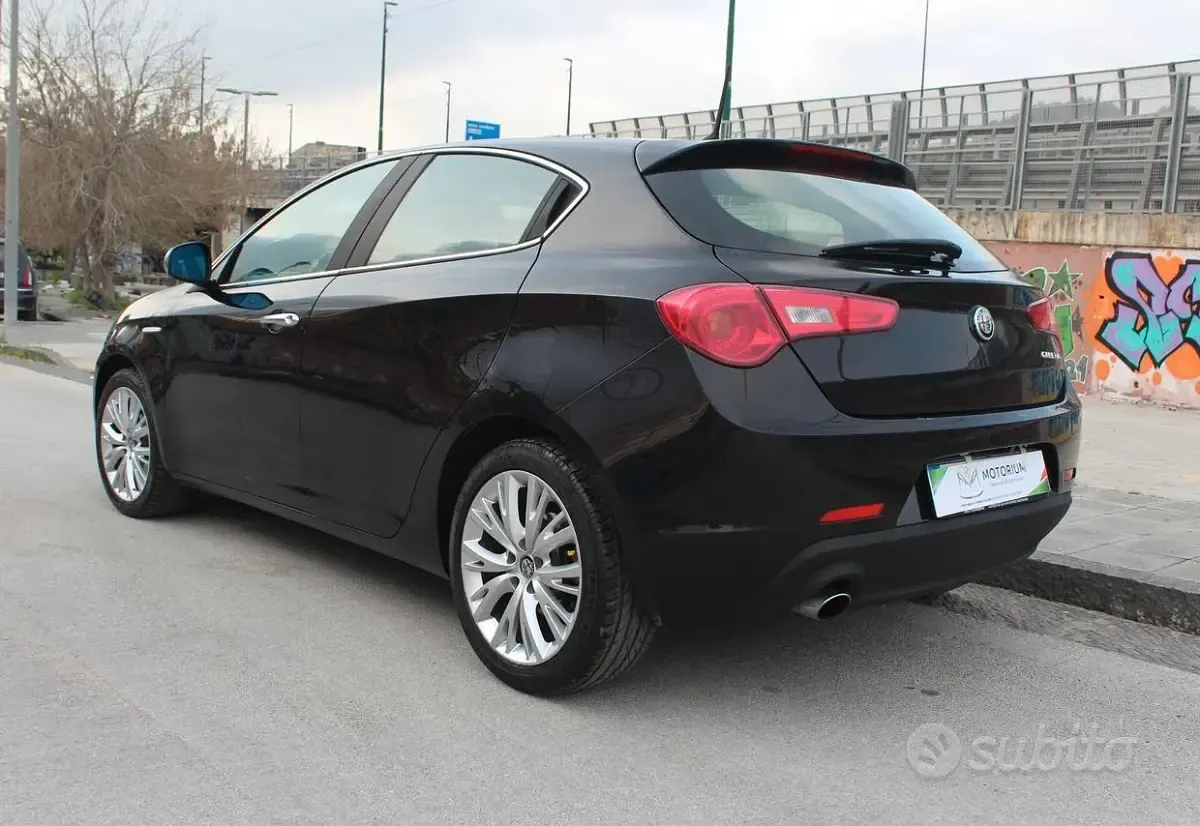 Usata Alfa Romeo Giulietta Super 120 CV (88 kW) 2016 Nero Utilitaria