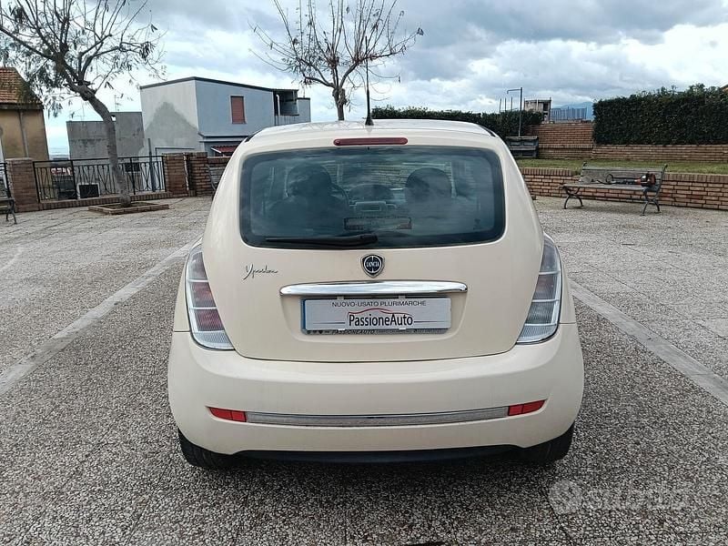 Usata Lancia Ypsilon 80 CV (58 kW) 2003 Beige Utilitaria