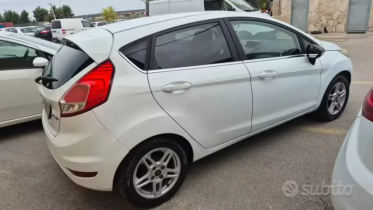 Second-hand Ford Fiesta Titanium 80 CP (58 kW) 2014 Alb Hatchback