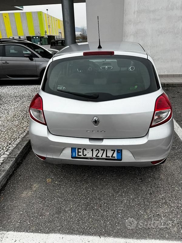 Usata Renault Clio III 85 CV (62 kW) 2010 Grigio Berlina