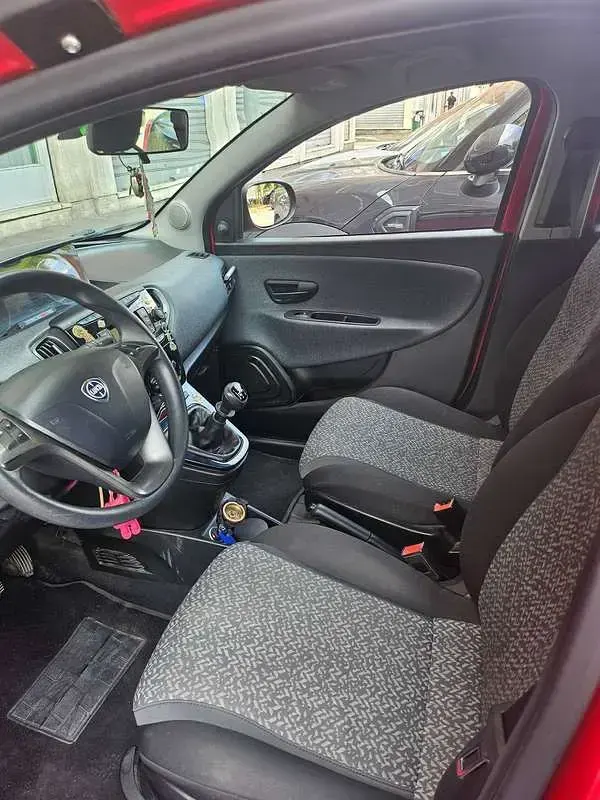 Usata Lancia Ypsilon 69 CV (50 kW) 2018 Rosso Utilitaria