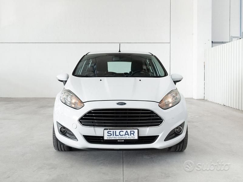 Usata Ford Fiesta 75 CV (55 kW) 2014 Bianco Utilitaria