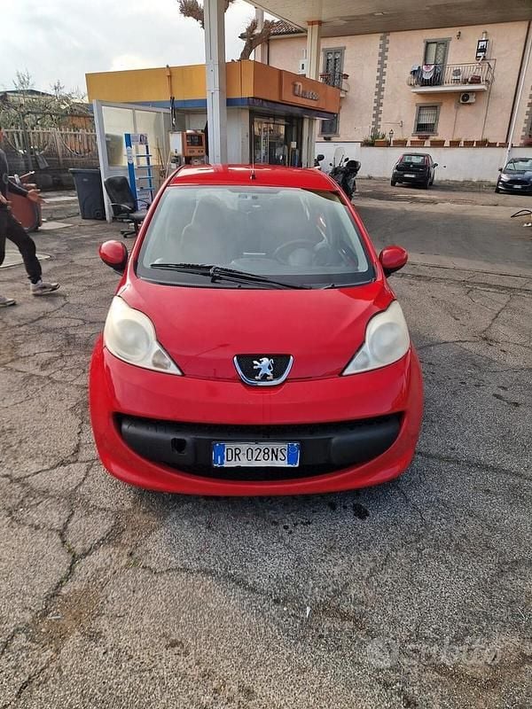 Usata Peugeot 107 68 CV (50 kW) 2009 Rosso Utilitaria