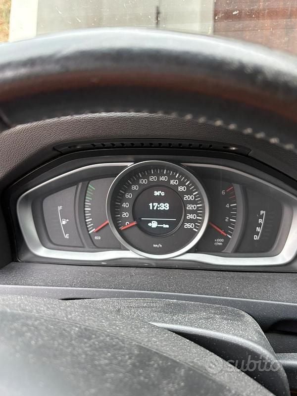 Usata Volvo V60 190 CV (139 kW) 2016 Nero Station wagon