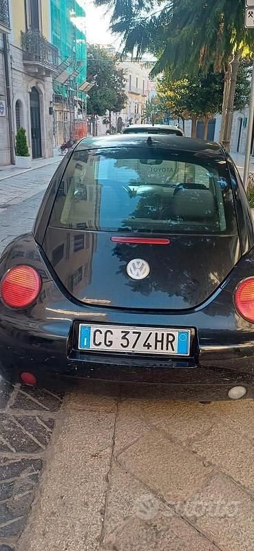 Usata VW New Beetle 105 CV (77 kW) 2003 Nero Utilitaria