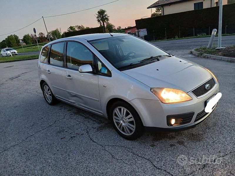 Usata Ford Focus 116 CV (85 kW) 2006 Grigio Utilitaria