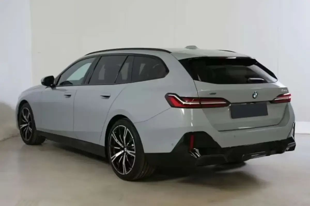 Usata BMW 540 M Sport 286 CV (210 kW) 2025 Grigio Station wagon