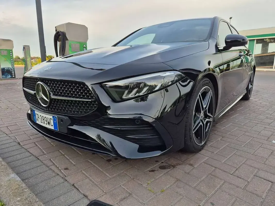 Usata Mercedes A180 AMG Line Premium 116 CV (85 kW) 2023 Nero Berlina