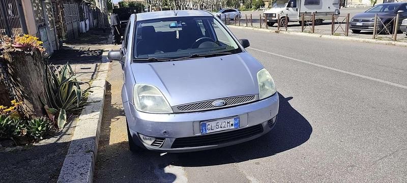 Usata Ford Fiesta Ghia 90 CV (66 kW) 2006 Utilitaria