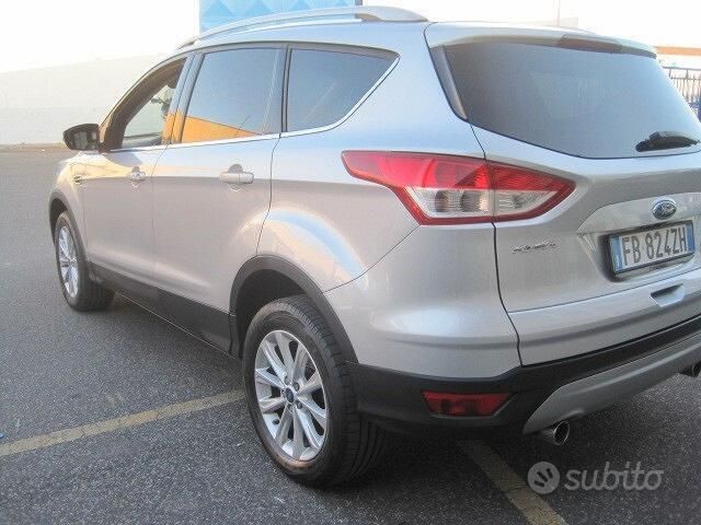 Usata Ford Kuga Titanium 120 CV (88 kW) 2016 Argento SUV