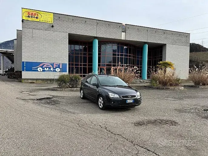 Usata Ford Focus Ghia 116 CV (85 kW) 2006 Nero Berlina
