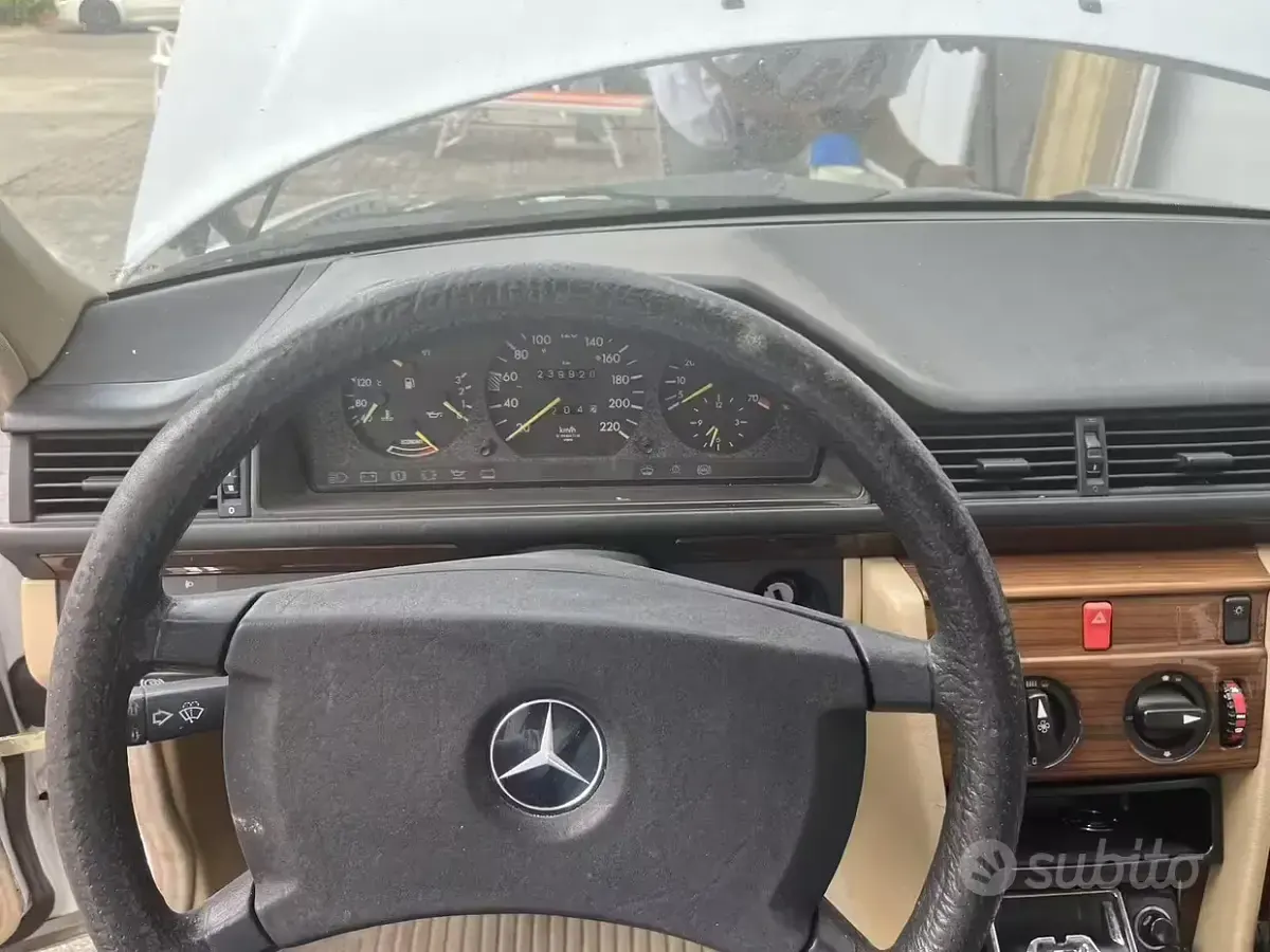 Usata Mercedes 200 122 CV (89 kW) 1990 Bianco Berlina