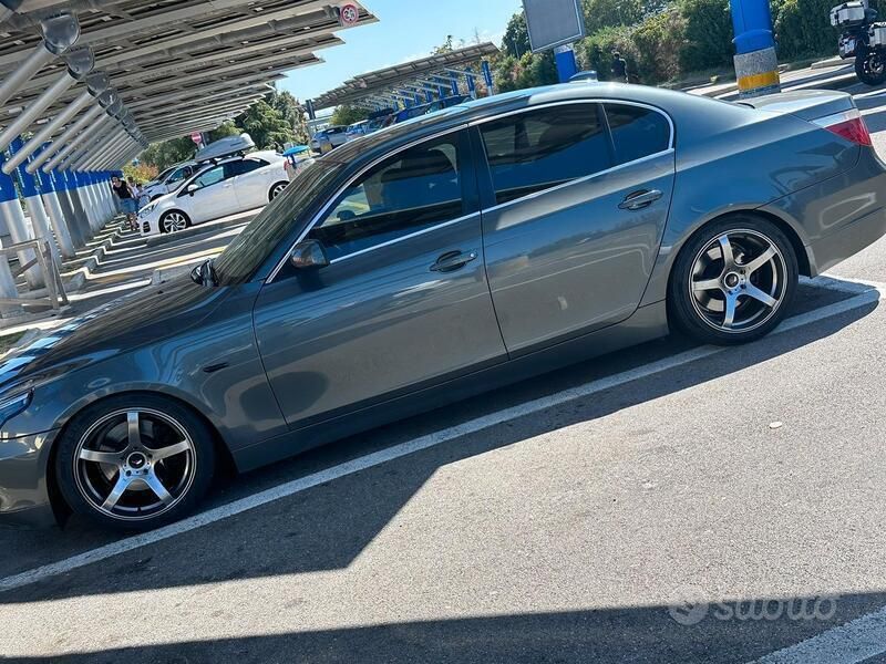 Usata BMW 530 218 CV (160 kW) 2004 Grigio Berlina
