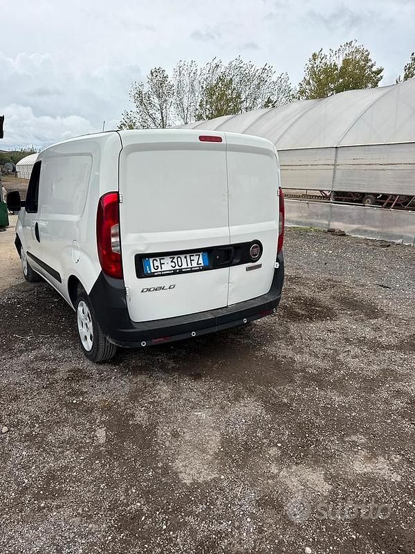 Usata Fiat Doblò 90 CV (66 kW) 2018 Bianco Monovolume