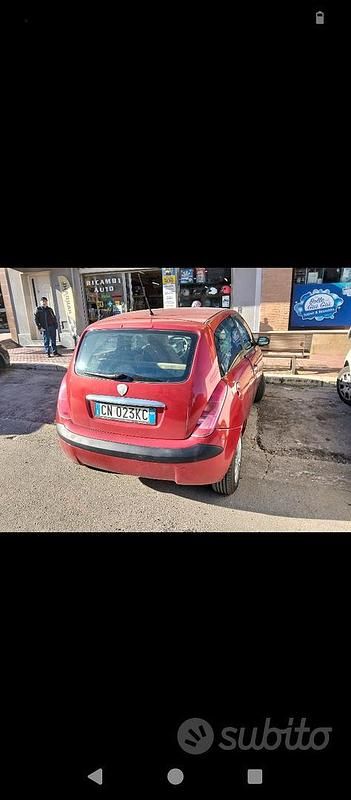 Usata Lancia Ypsilon 60 CV (44 kW) 2004 Rosso Utilitaria