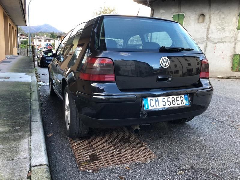 Usata VW Golf IV 130 CV (95 kW) 2002 Nero Berlina