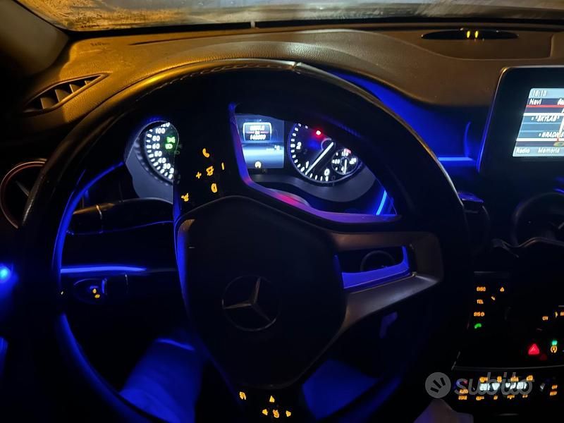 Usata Mercedes A180 109 CV (80 kW) 2015 Grigio Utilitaria