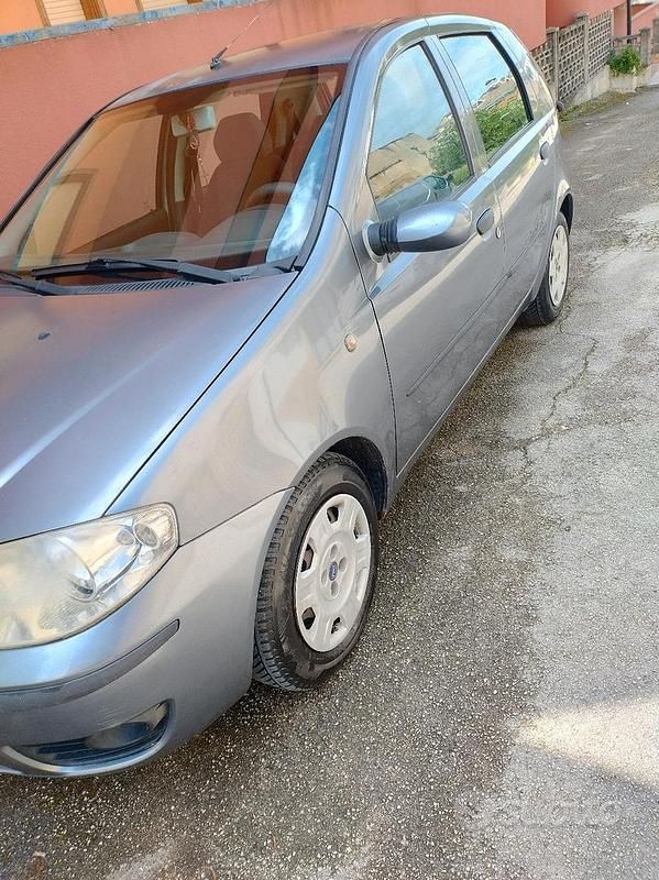 Usata Fiat Punto 69 CV (50 kW) 2005 Berlina