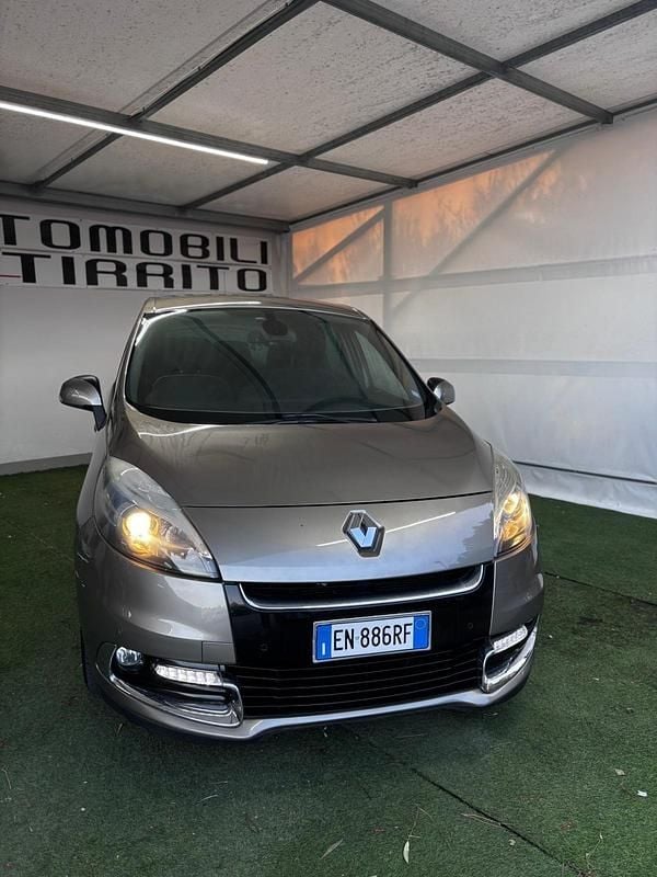 Usata Renault Scénic Bose Edition 110 CV (80 kW) 2012 Oro Monovolume
