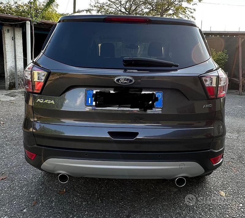 Usata Ford Kuga 150 CV (110 kW) 2017 Grigio SUV