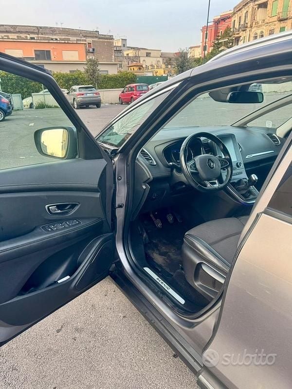 Usata Renault Scenic E-Tech 130 CV (95 kW) 2017 Grigio SUV