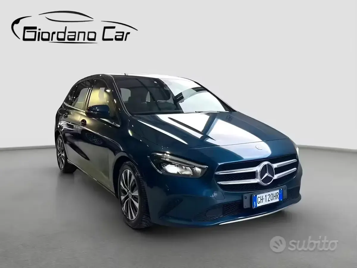 Usata Mercedes B180 Business 116 CV (85 kW) 2021 Blu Monovolume