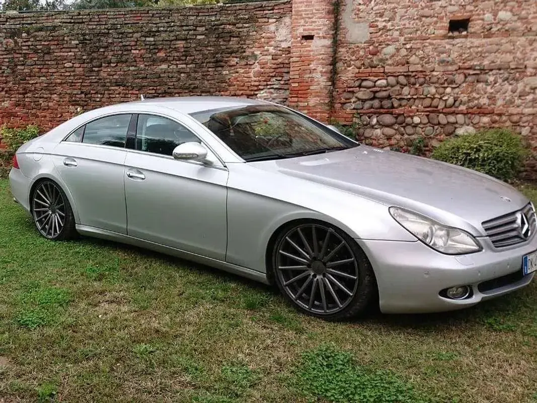 Usata Mercedes CLS320 224 CV (164 kW) 2007 Argento Coupé