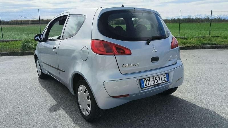Usata Mitsubishi Colt 75 CV (55 kW) 2008 Argento Berlina