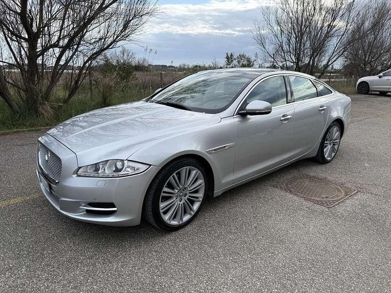 Usata Jaguar XJ Premium Luxury 275 CV (202 kW) 2014 Argento Berlina