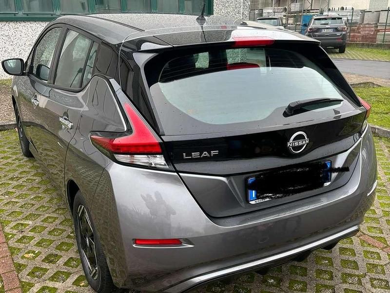 Usata Nissan Leaf Acenta 89 kW (122 CV) 2024 Grigio Utilitaria