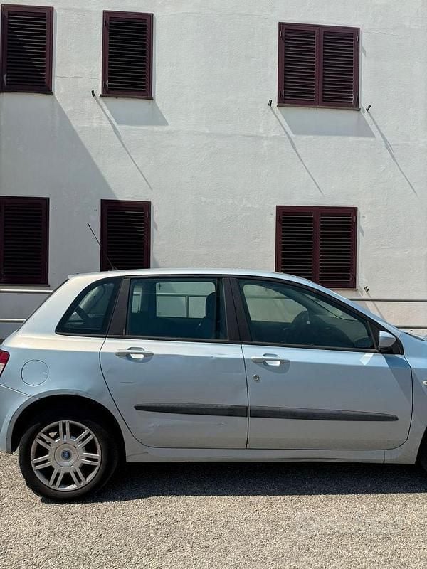 Usata Fiat Stilo Dynamic 103 CV (75 kW) 2003 Grigio Berlina