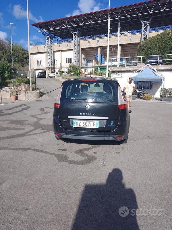 Usata Renault Scénic 106 CV (77 kW) 2010 Nero Monovolume