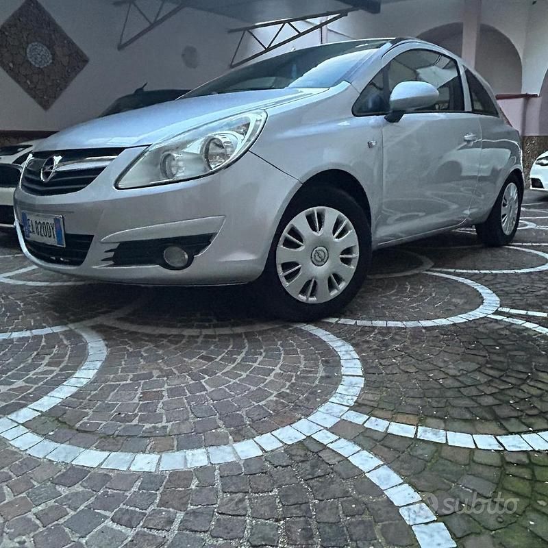Usata Opel Corsa 80 CV (58 kW) 2010 Grigio Utilitaria