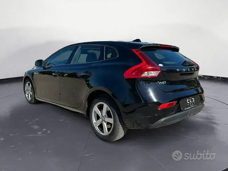 Usata Volvo V40 Summum 114 CV (83 kW) 2014 Nero Berlina