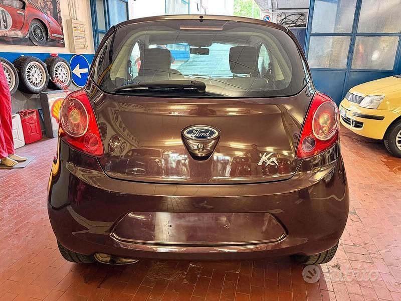 Usata Ford Ka Titanium 69 CV (50 kW) 2015 Viola Utilitaria