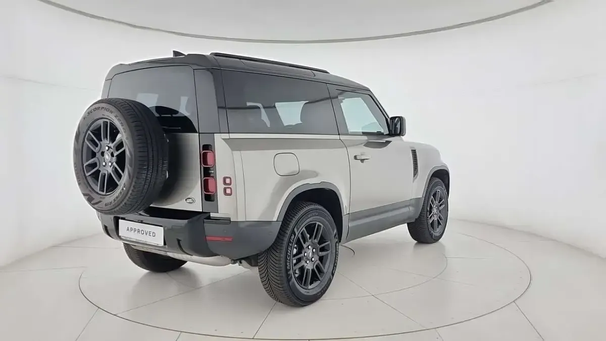 Usata Land Rover Defender SE 200 CV (147 kW) 2022 Grigio SUV